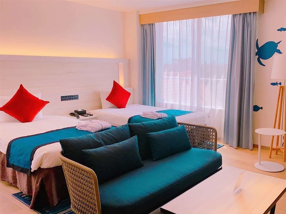 Hotel Breezebay Marina 58/71