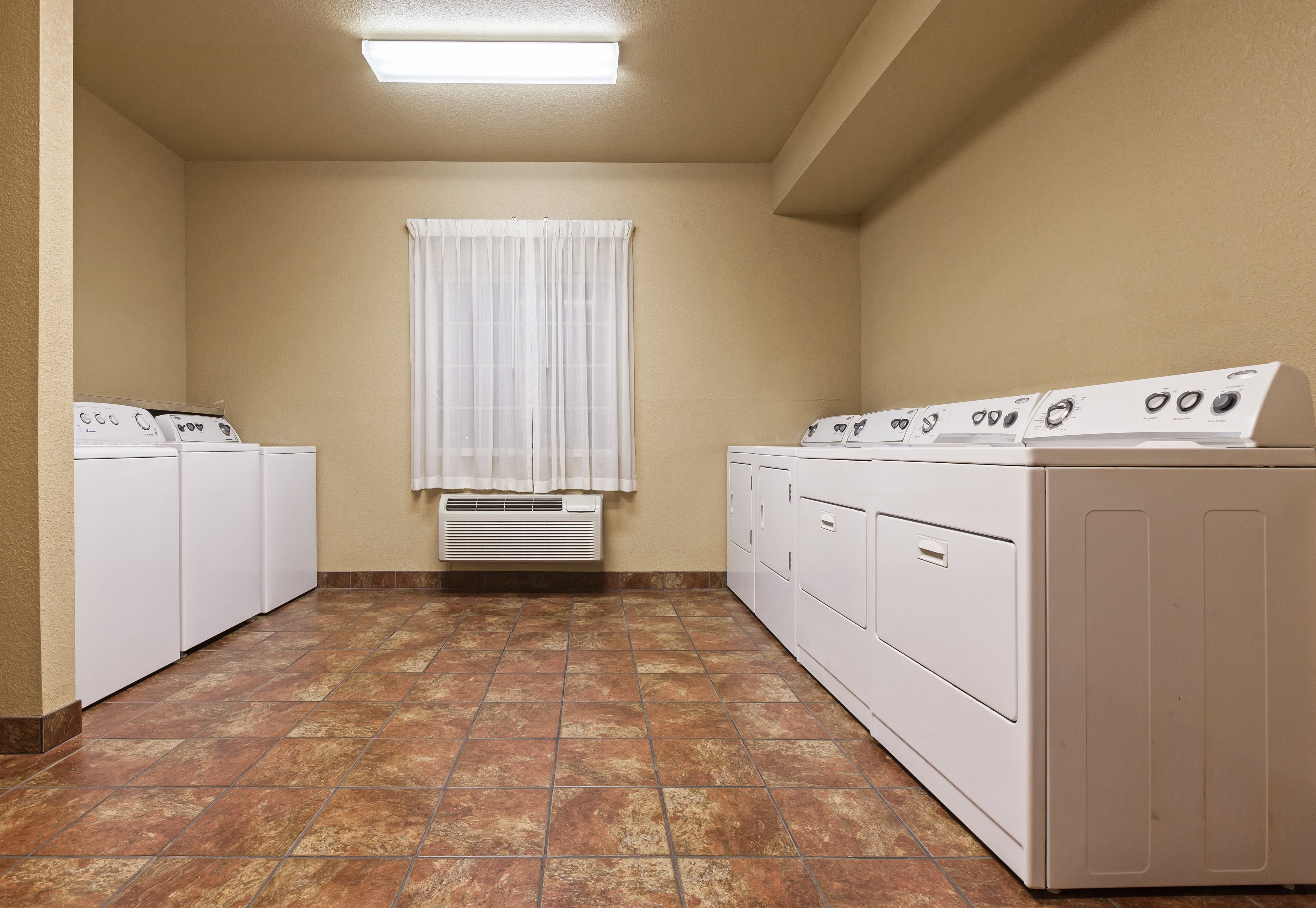 Candlewood Suites St. Robert 10/44