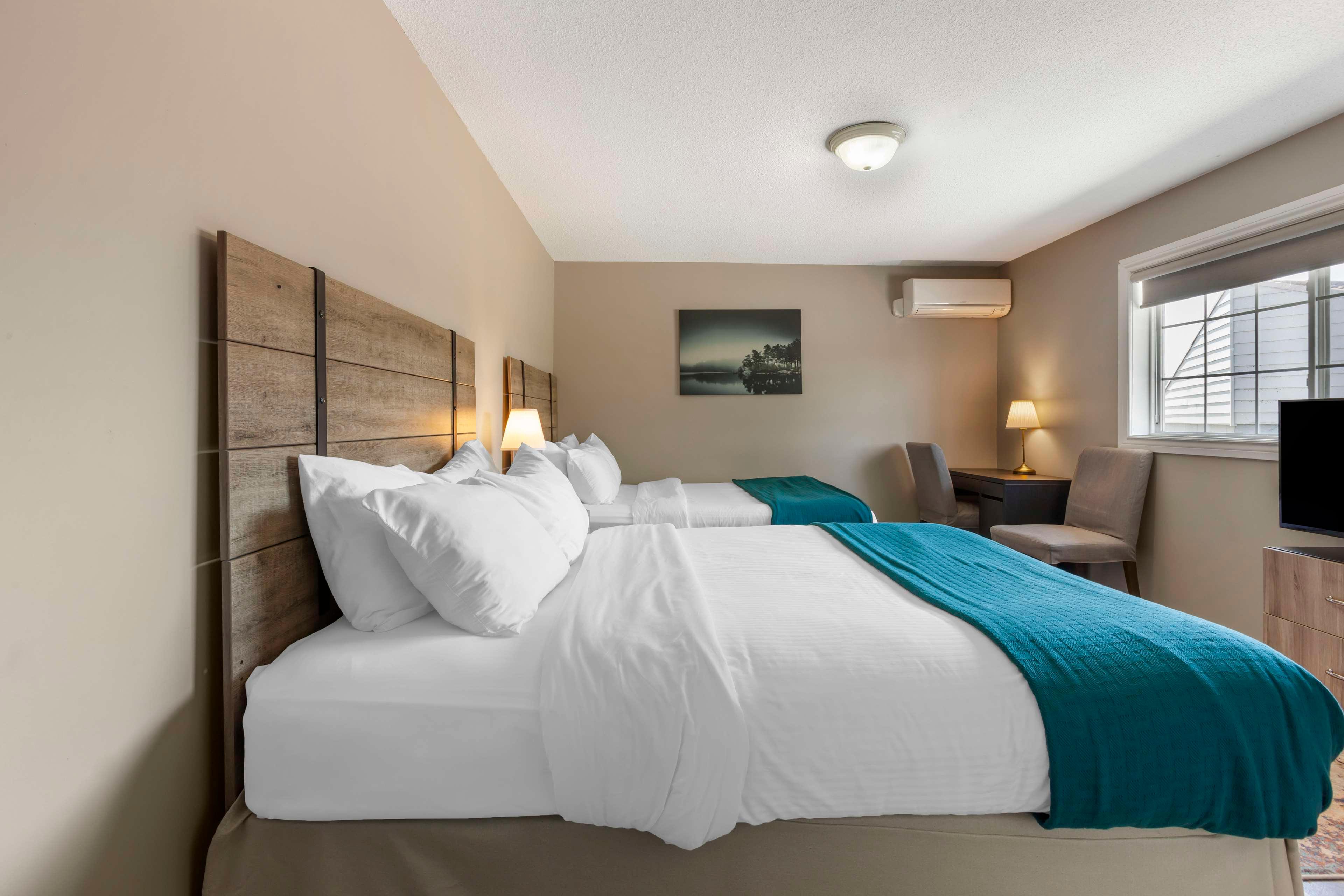 Signature, 2 Queen Beds, Mill View