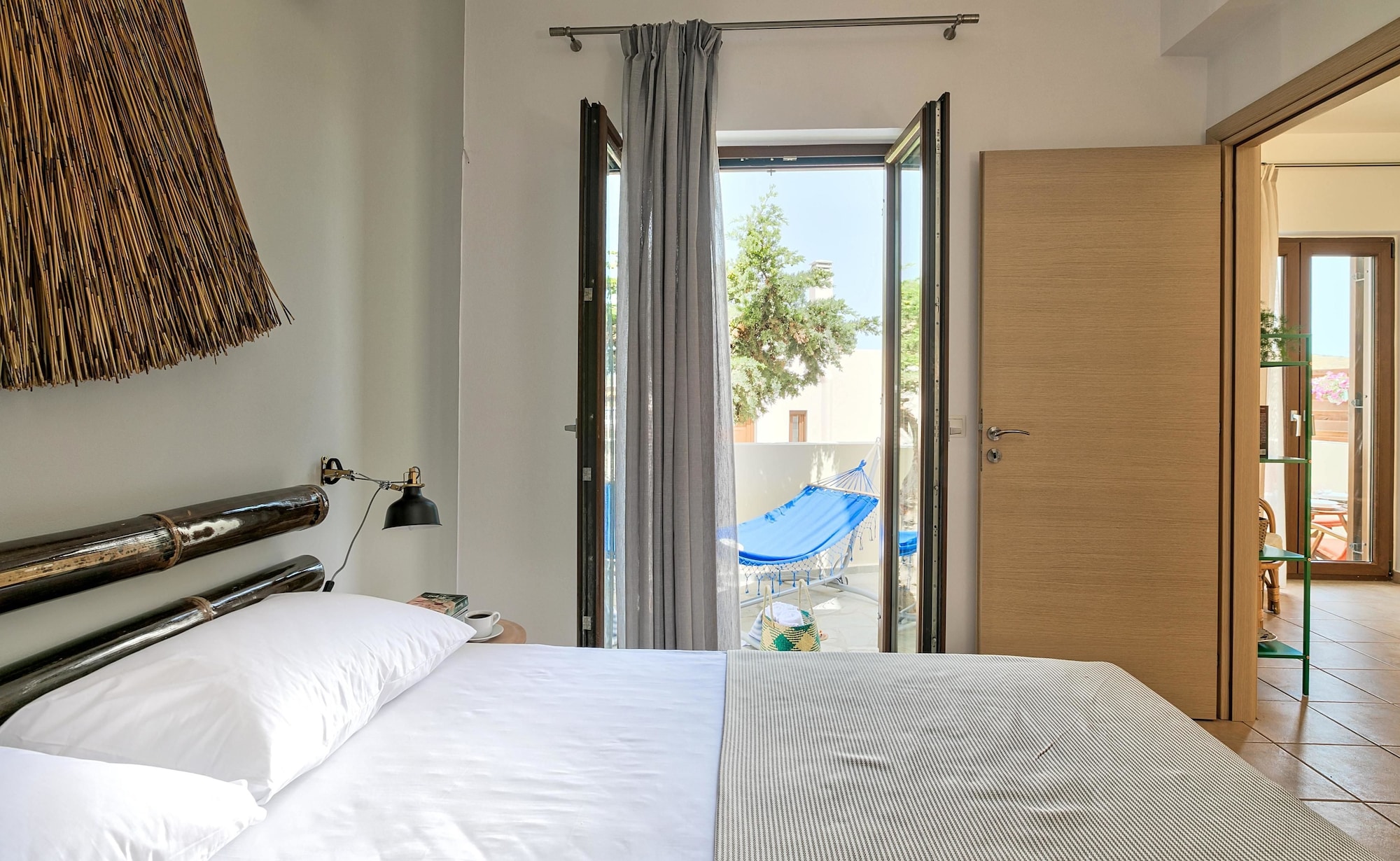 1 BEDROOM, SUITE