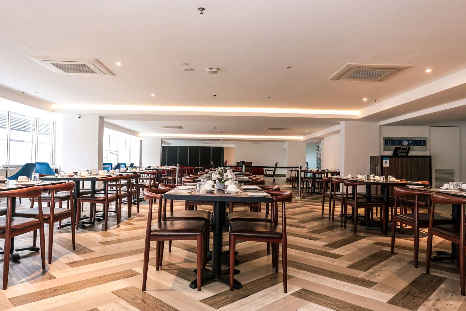 Days Hotel and Suites by Wyndham Fraser Business Park KL 37/40
