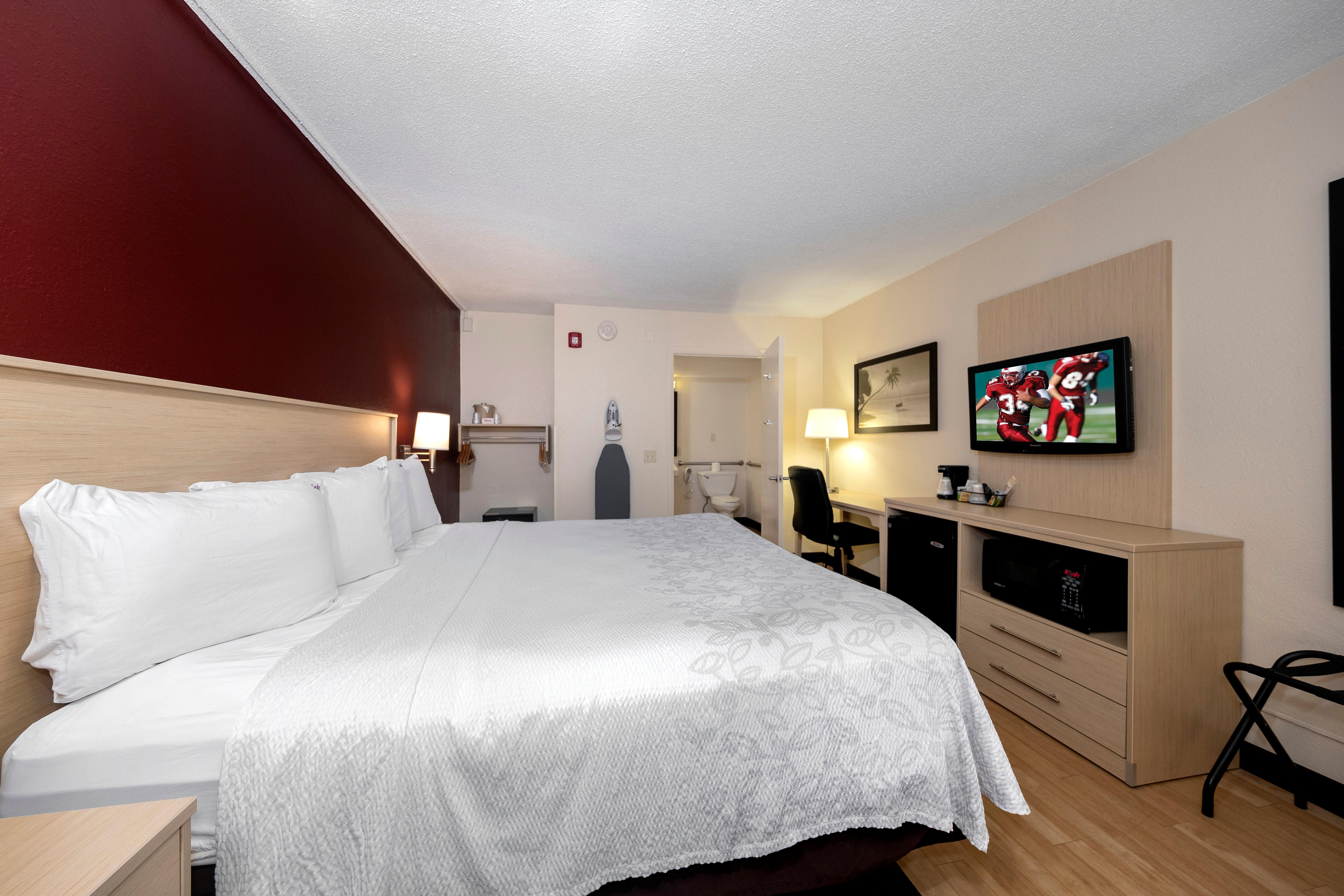 Room at Red Roof PLUS & Suites Naples Downtown-5th Ave S, NAPLES - FL