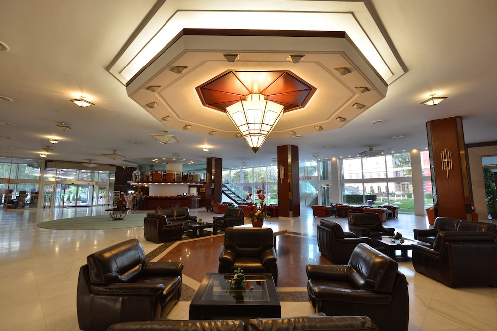 Aro Palace 25/50