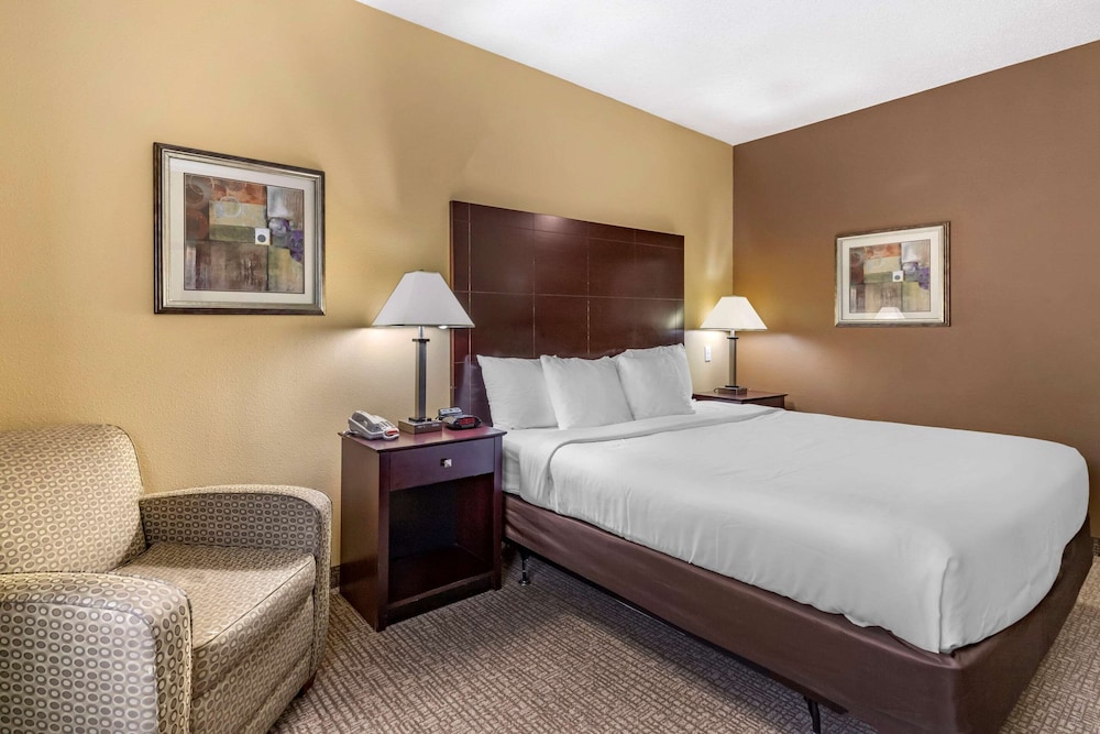 Comfort Inn & Suites Austin North Loop 24/46