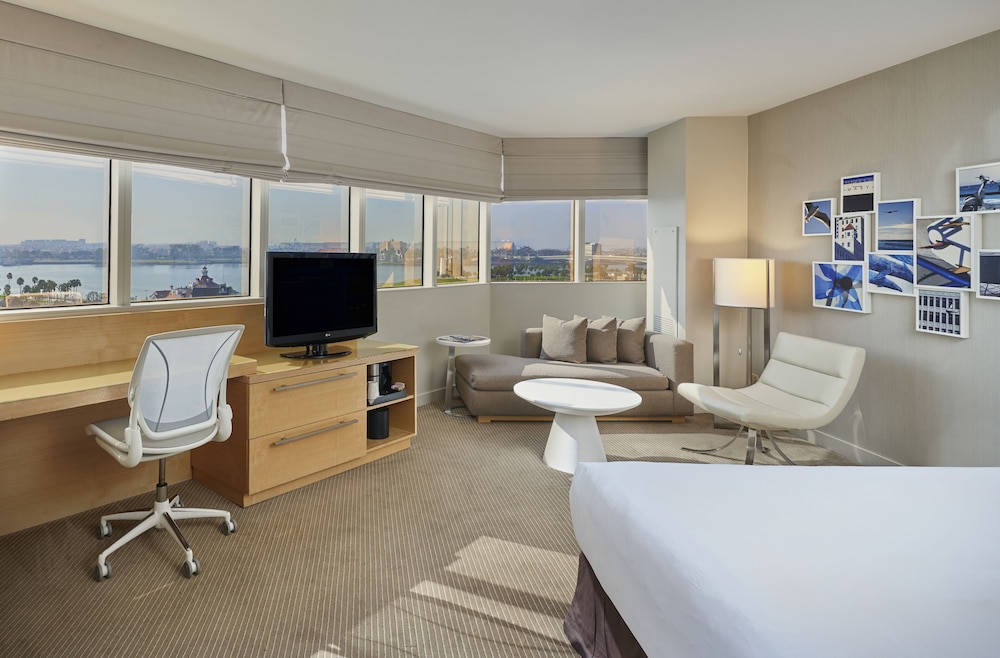 Hyatt Regency Long Beach 68/75