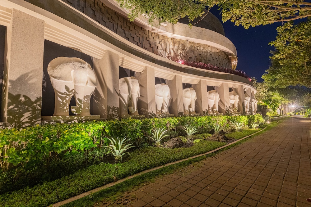 The Sterling Hotel & Villa's 54/57