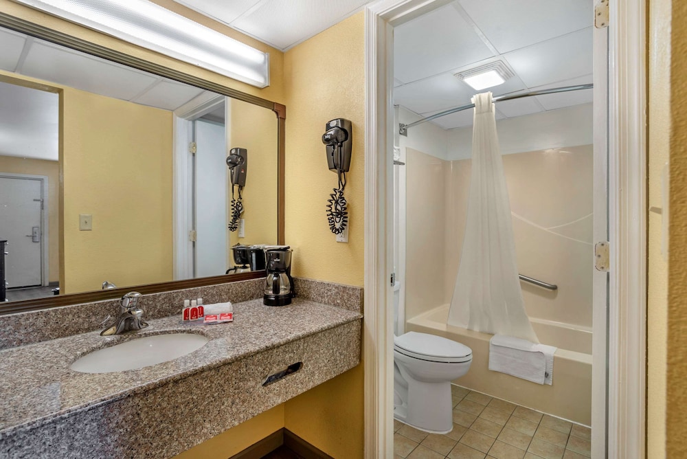 Econo Lodge Easton 56/61