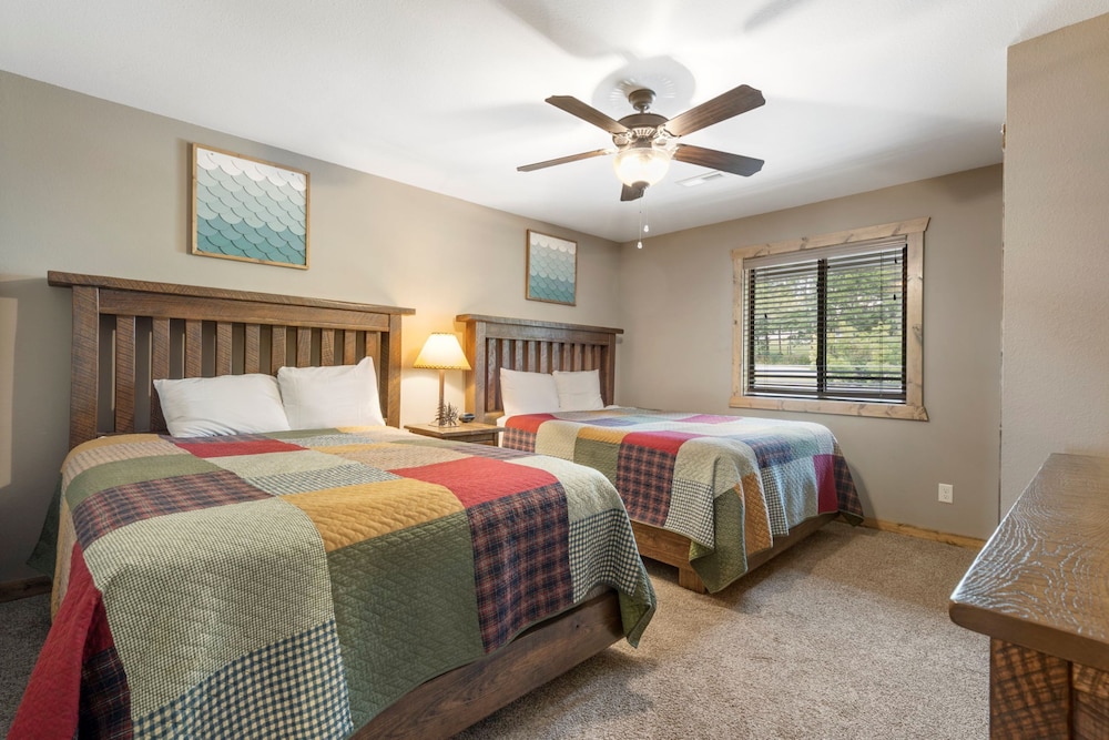 Condo, Loft, King Bed, 4 Queen Beds, Bunk Bed, Lake View, 2 Sofa