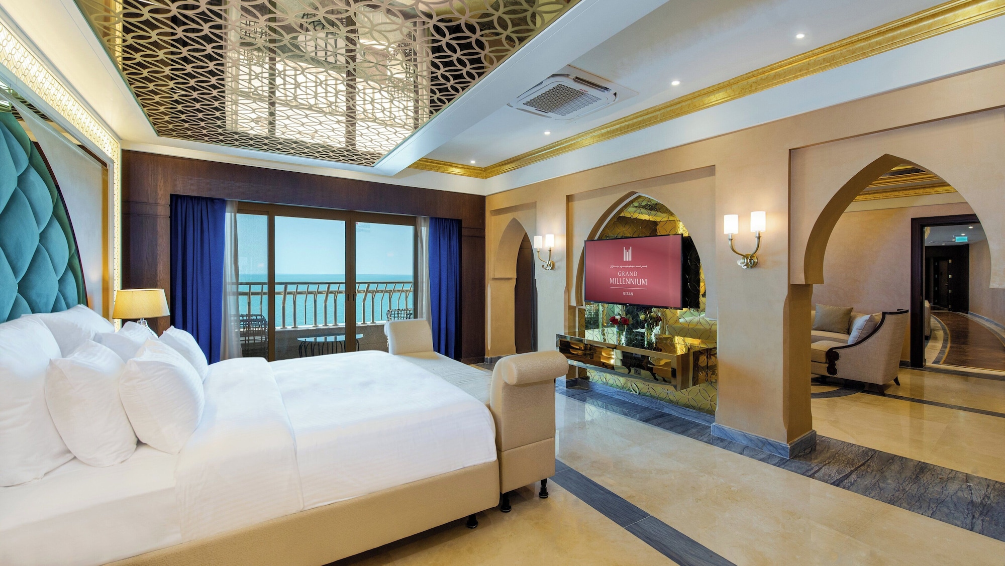 Royal, Suite, 2 King Beds, Single Bed
