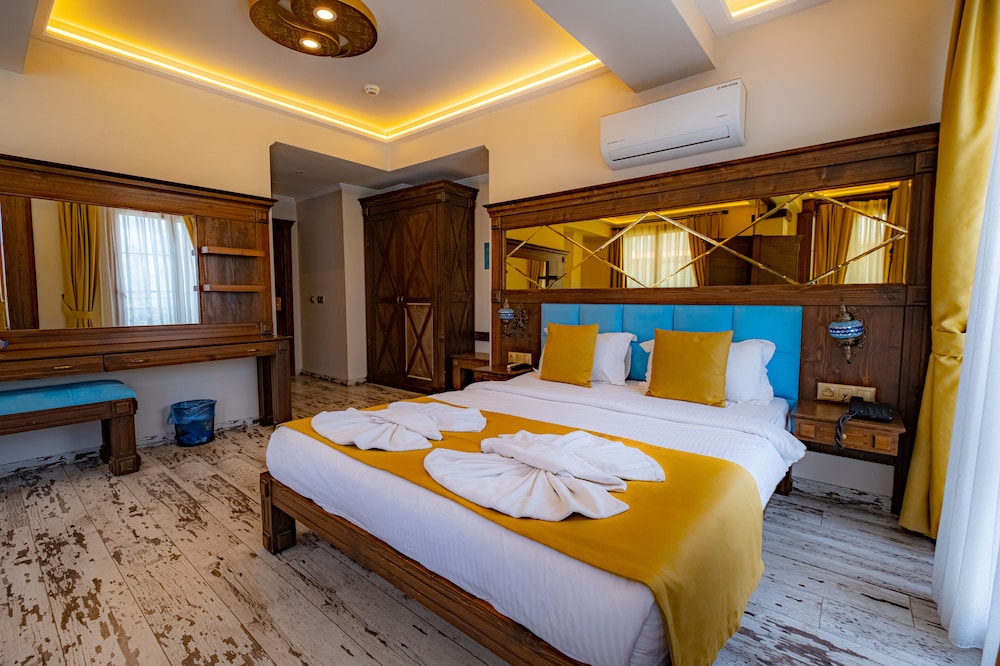 Reis Royal Hotel 28/80