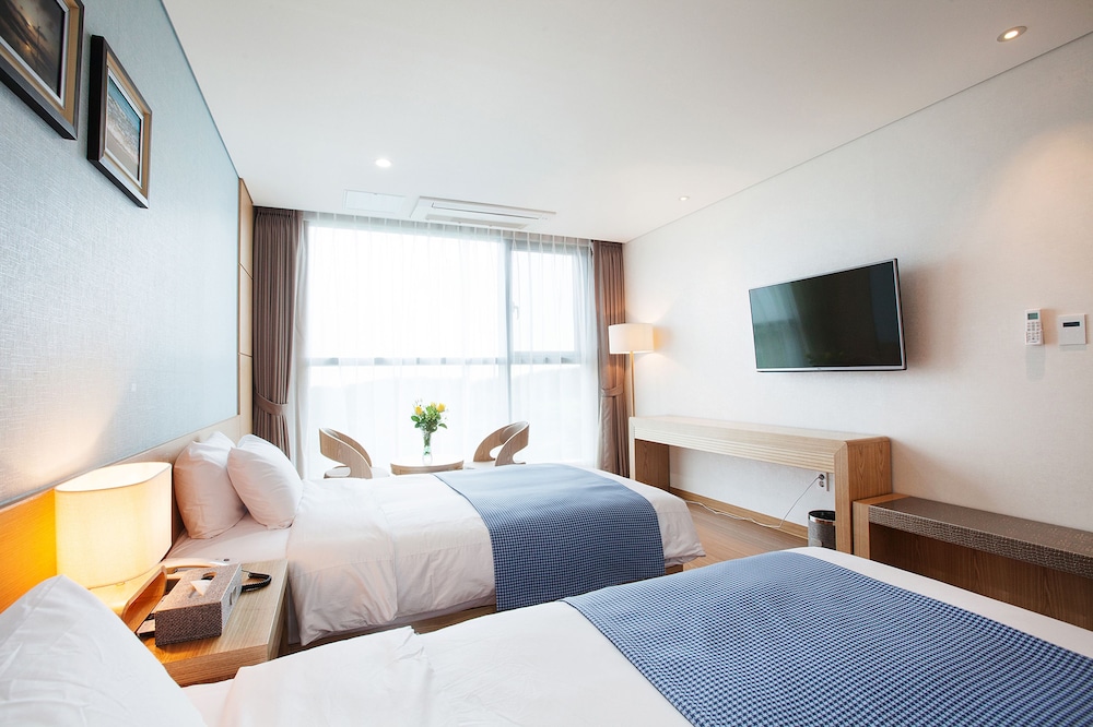 DELUXE, FAMILY, TWIN BEDS, MOUNTAIN VIEW