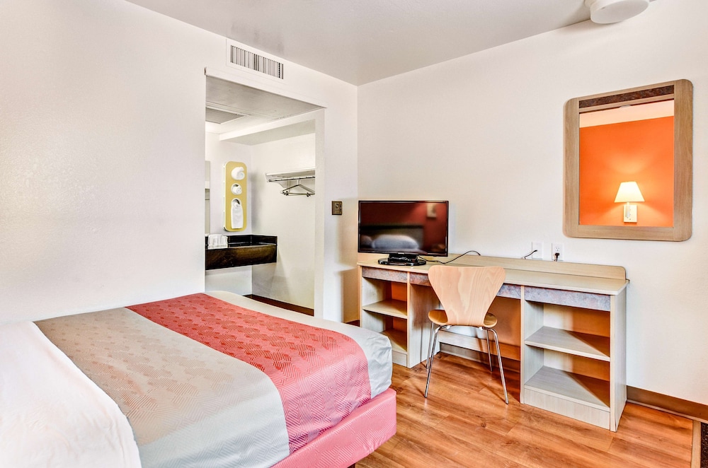 Motel6 Pittsburgh, PA - Crafton 21/50