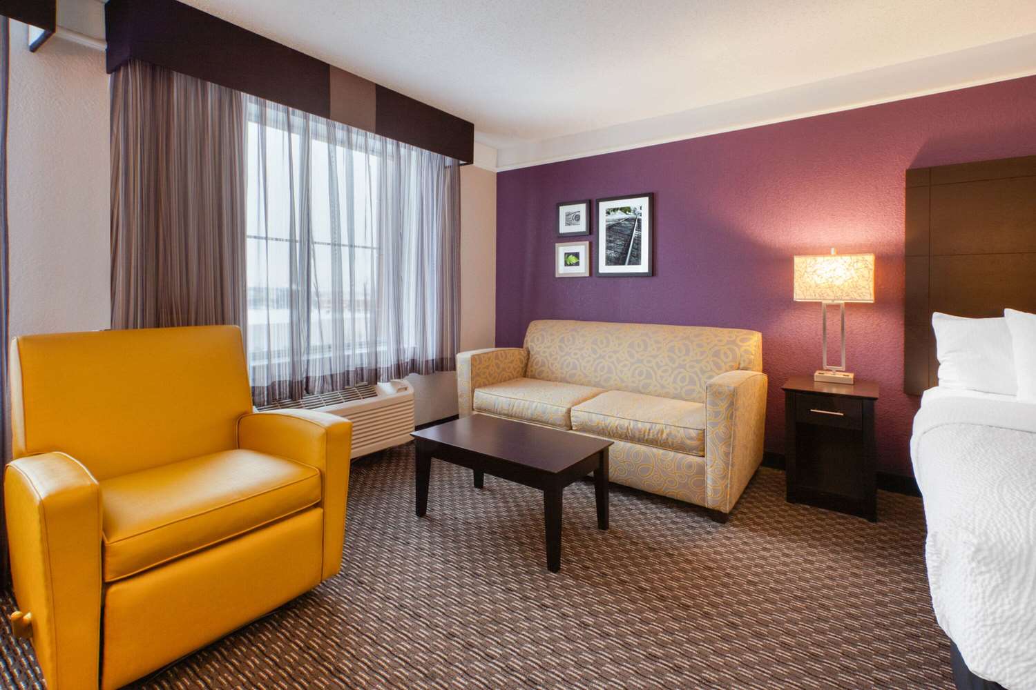 La Quinta Inn & Suites by Wyndham Detroit Utica 32/49