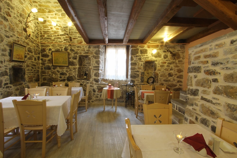 MEDIEVAL CASTLE SUITES TRADITIONAL 39/50