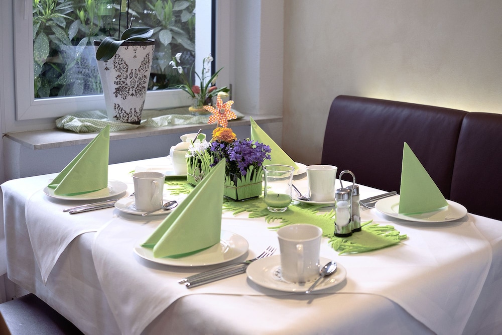 Hotel Elysee 18/37