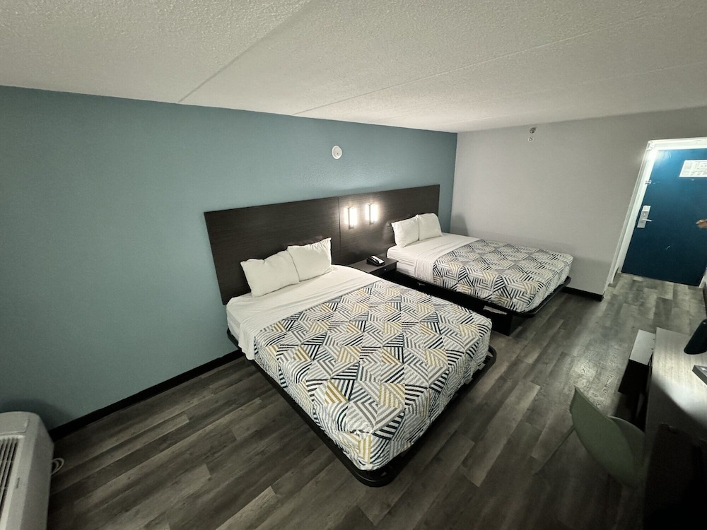 2 Queen Beds Suite, Non-Smoking, Micfridge