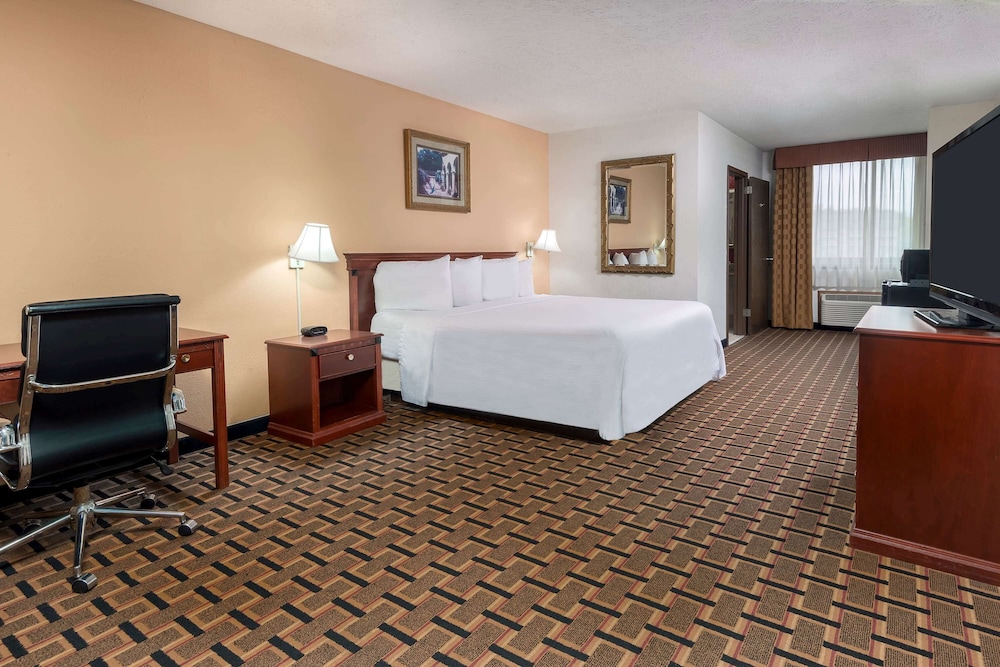 Travelodge by Wyndham Indianapolis Speedway 16/50