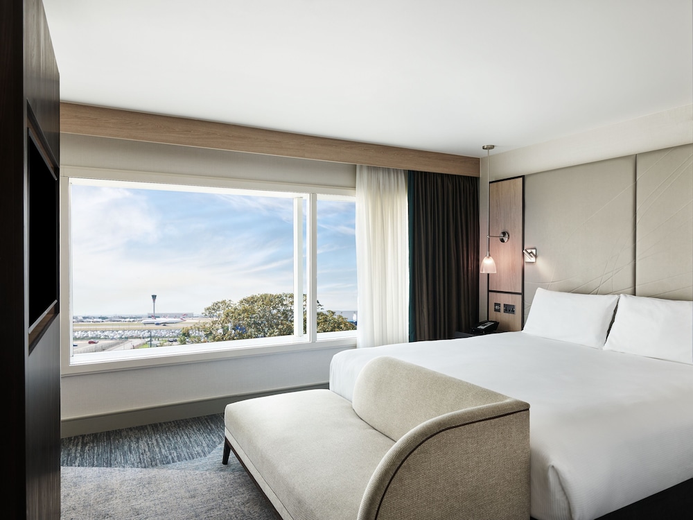 HYATT PLACE LONDON HEATHROW AIRPORT 44/77