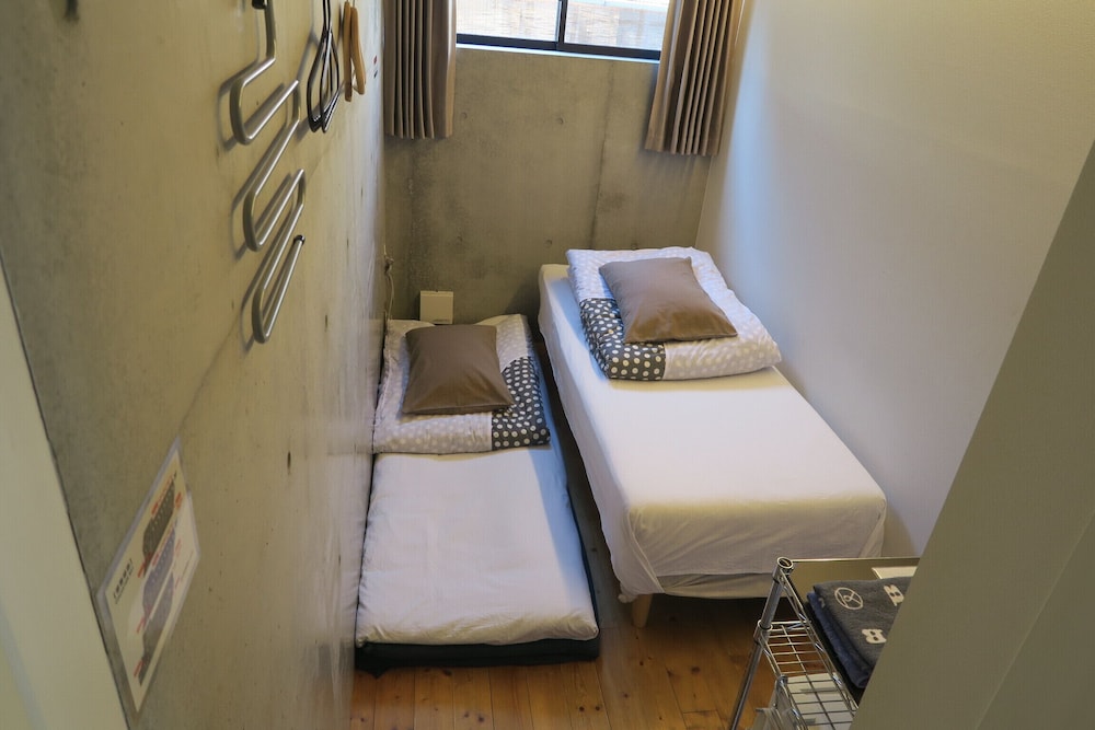 BASIC, FUTON BED, TWIN BEDS