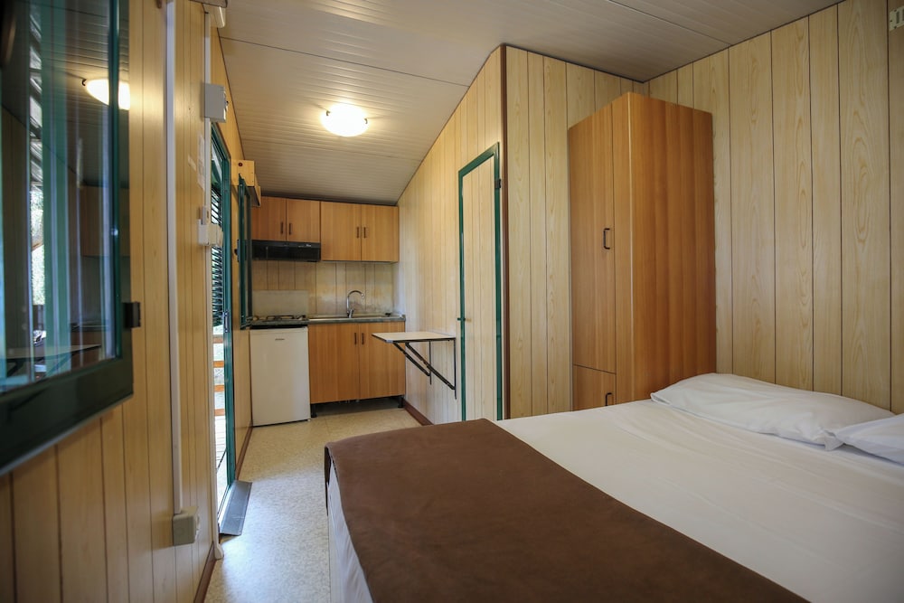 Santa Fortunata Village Camping 33/85