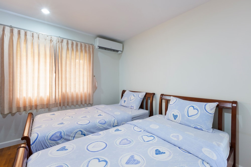 Baan Poolom Beachfront Condominium 8/50