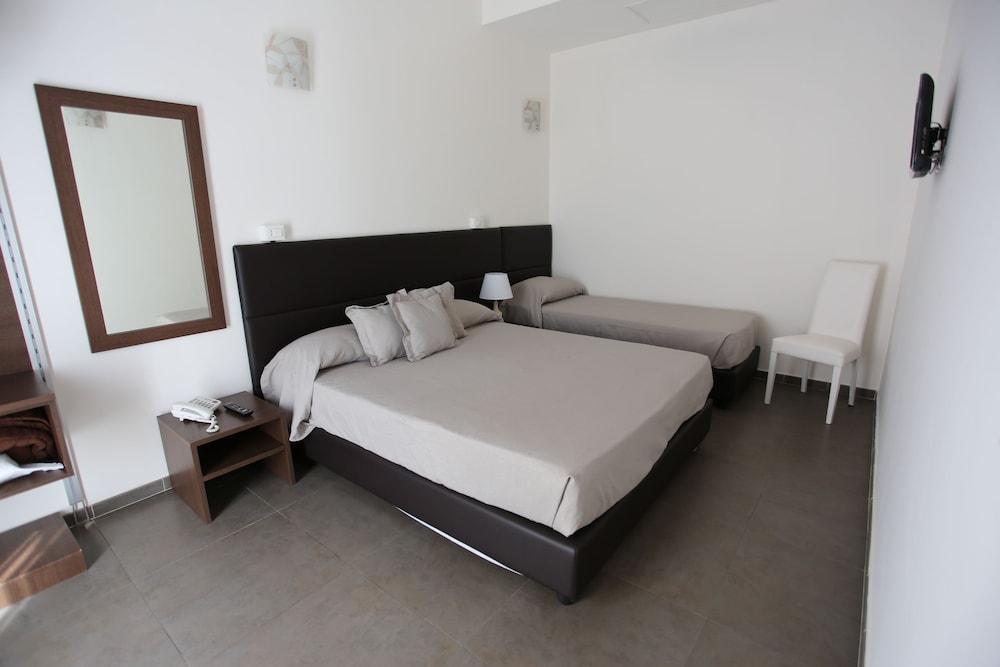 HOTEL EUBEA 20/79