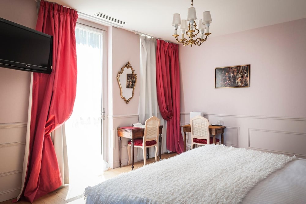Chateau D'Apigne Rennes 6/50