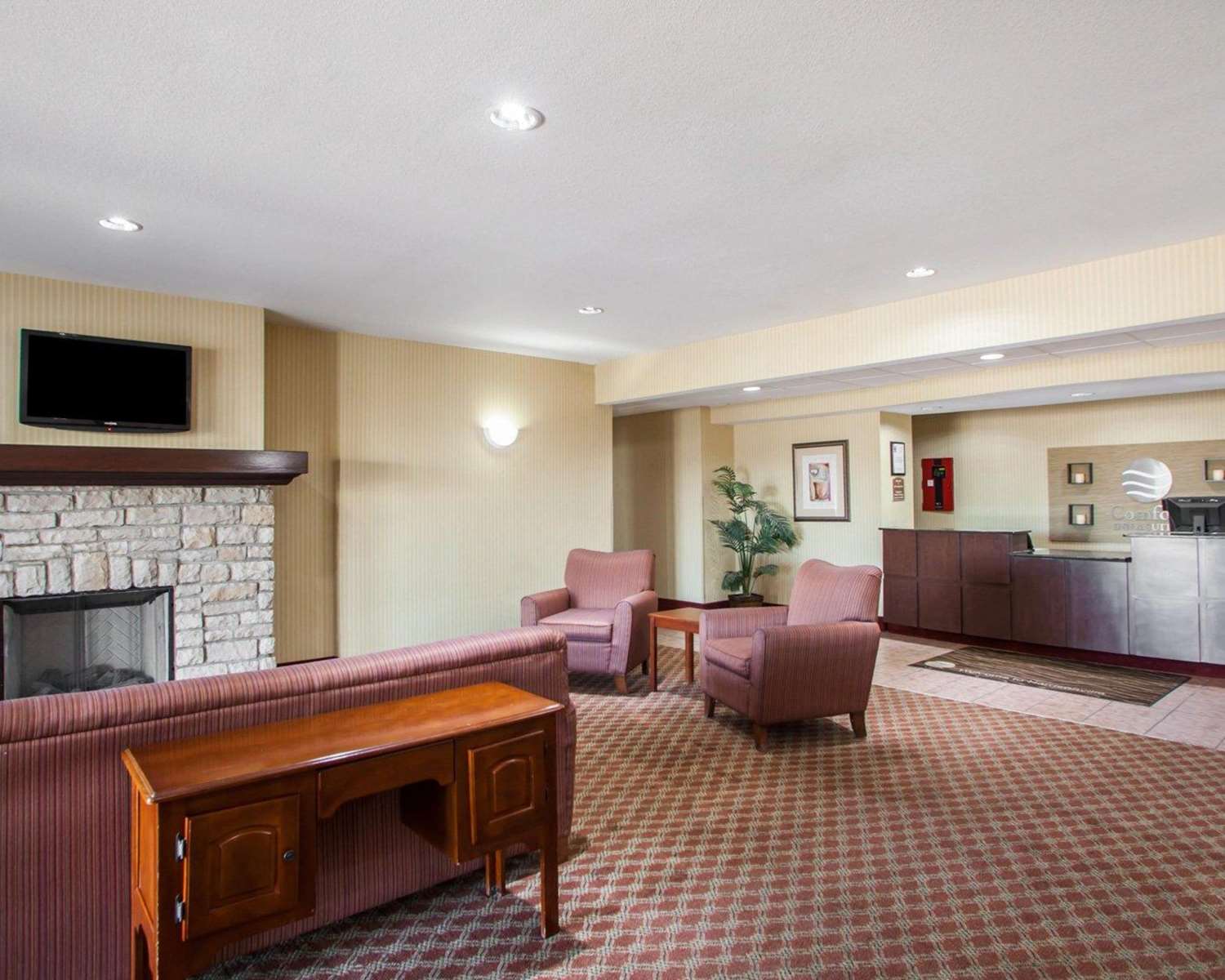 Comfort Inn and Suites Harrisonville 28/48