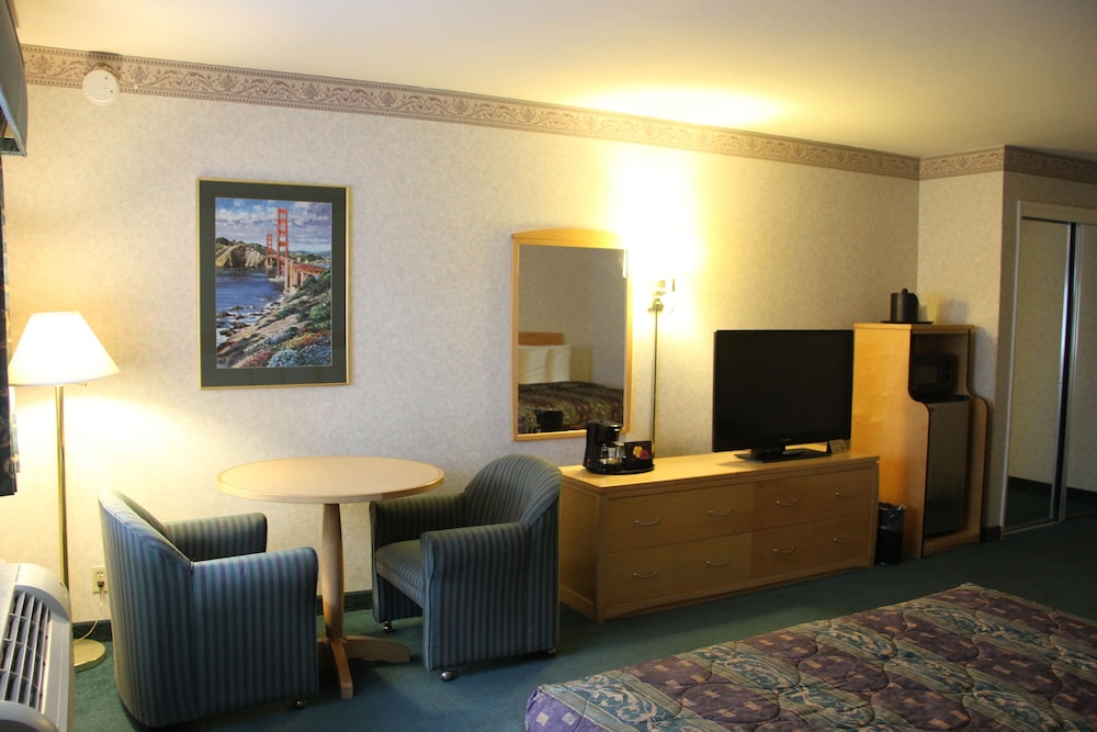 Nob Hill Motor Inn 32/40