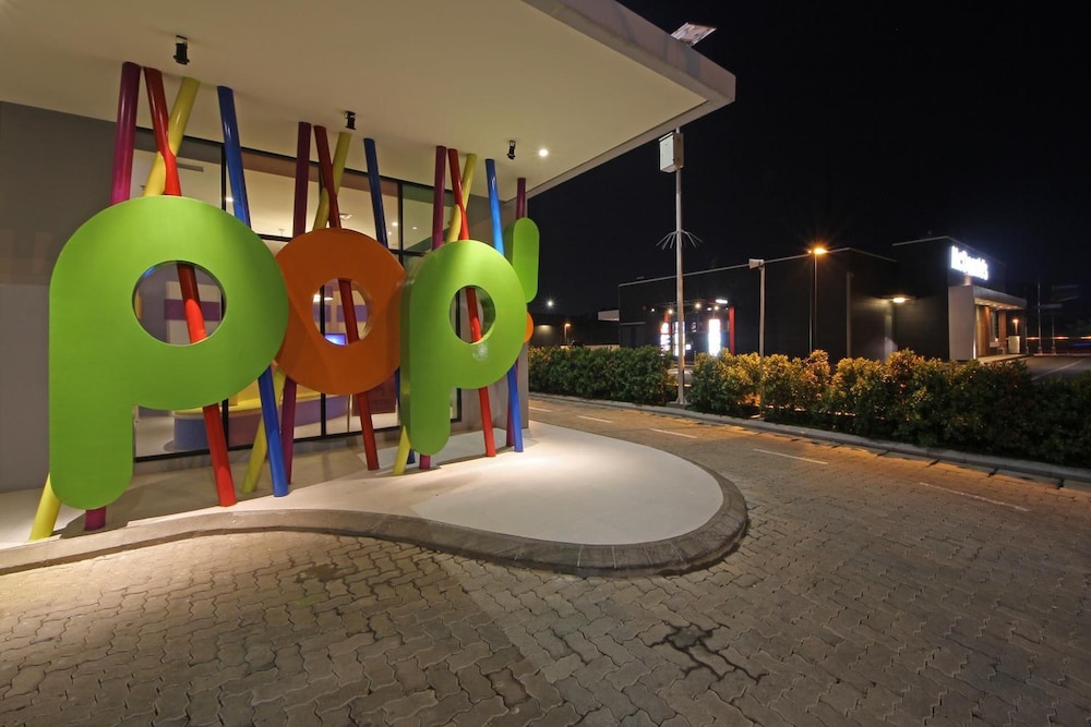 Pop Hotel Bsd City Tangerang 28/39
