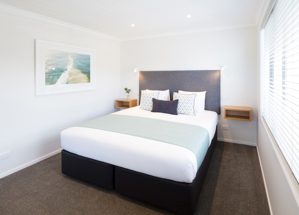 EXECUTIVE, STUDIO, KING BED