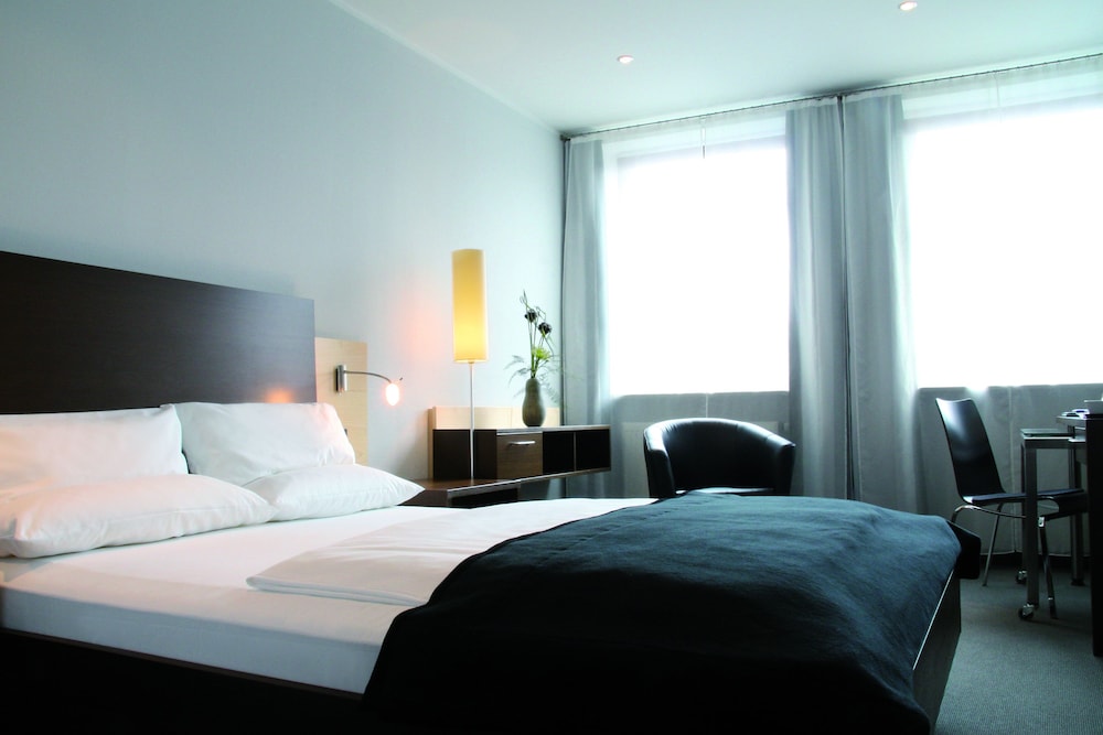 Schiller5 Hotel 8/44