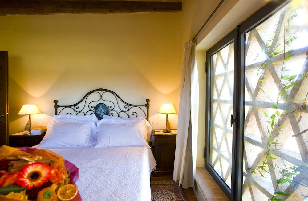 Monsignor Della Casa Country Resort 10/70