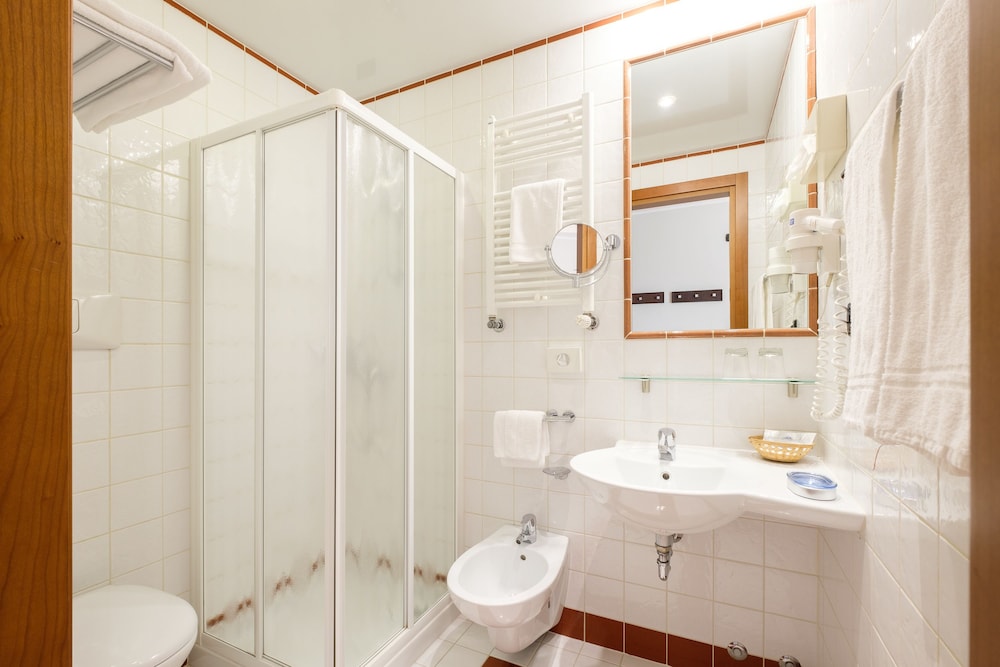 غرفة كلاسيكية بسريرين منفصلين، Hotel San Giacomo Sport & Relax 5/6