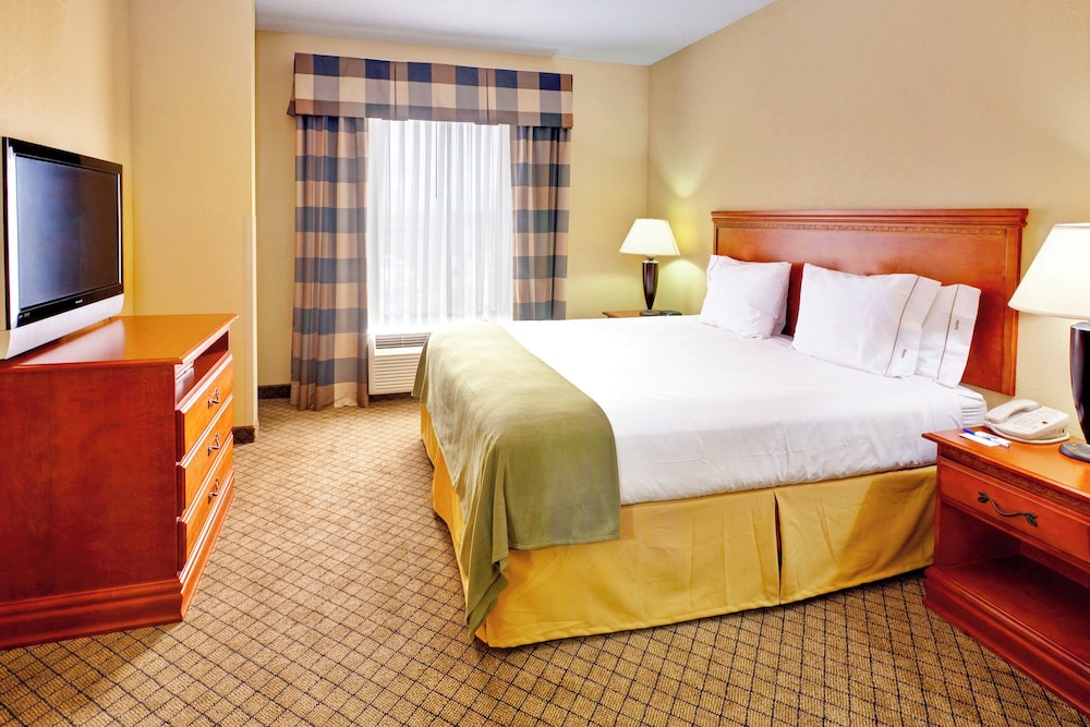 Holiday Inn Express Suites Greenwood 27/66