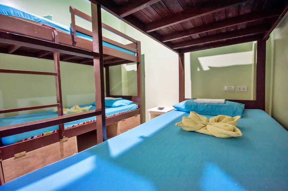 Boracay Backpackers 10/68