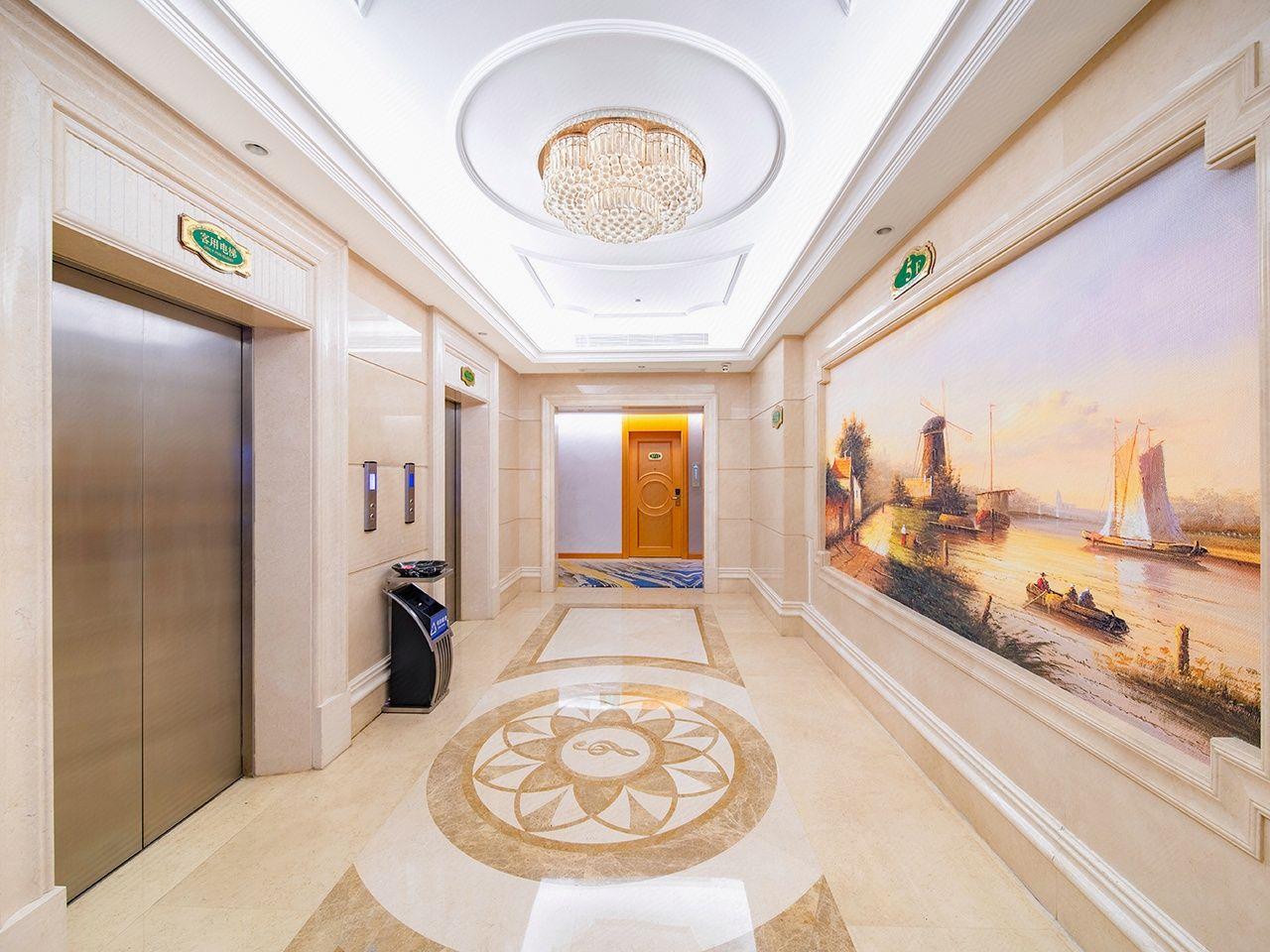 Vienna International Hotel (Shenzhen Buji Dafen Metro Station) 12/41