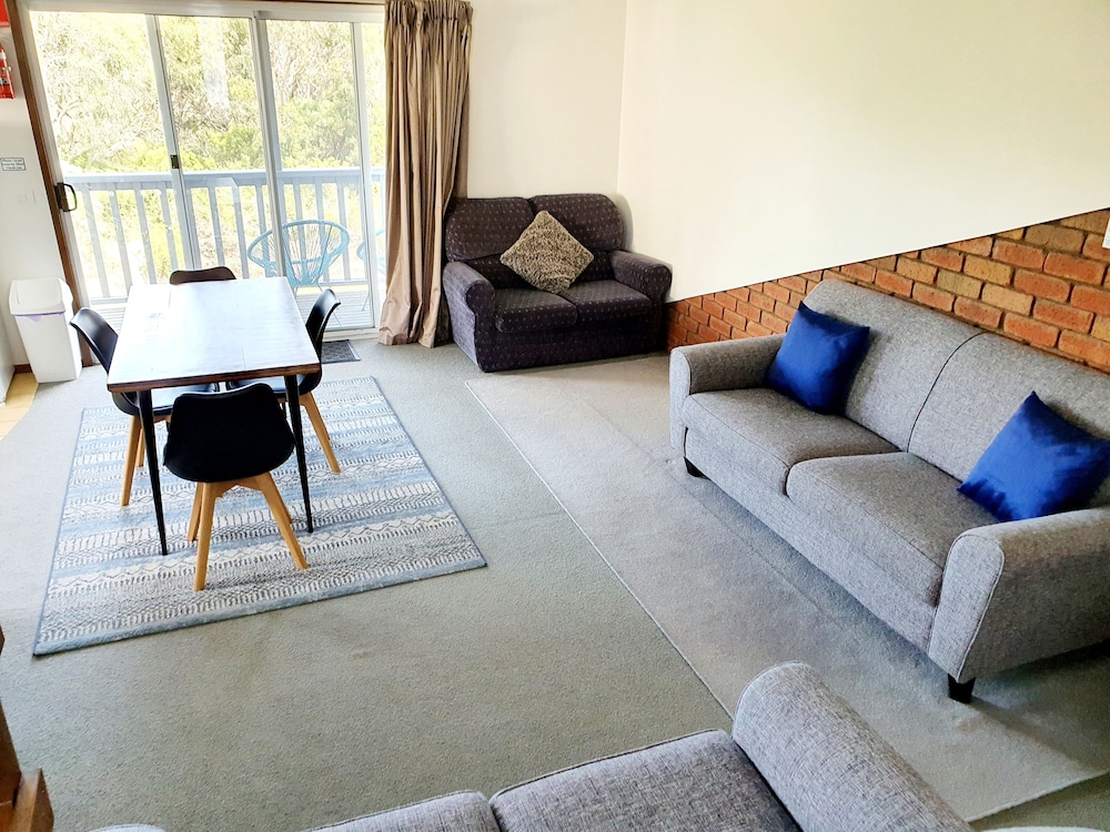 PORT CAMPBELL MOTOR INN 34/50