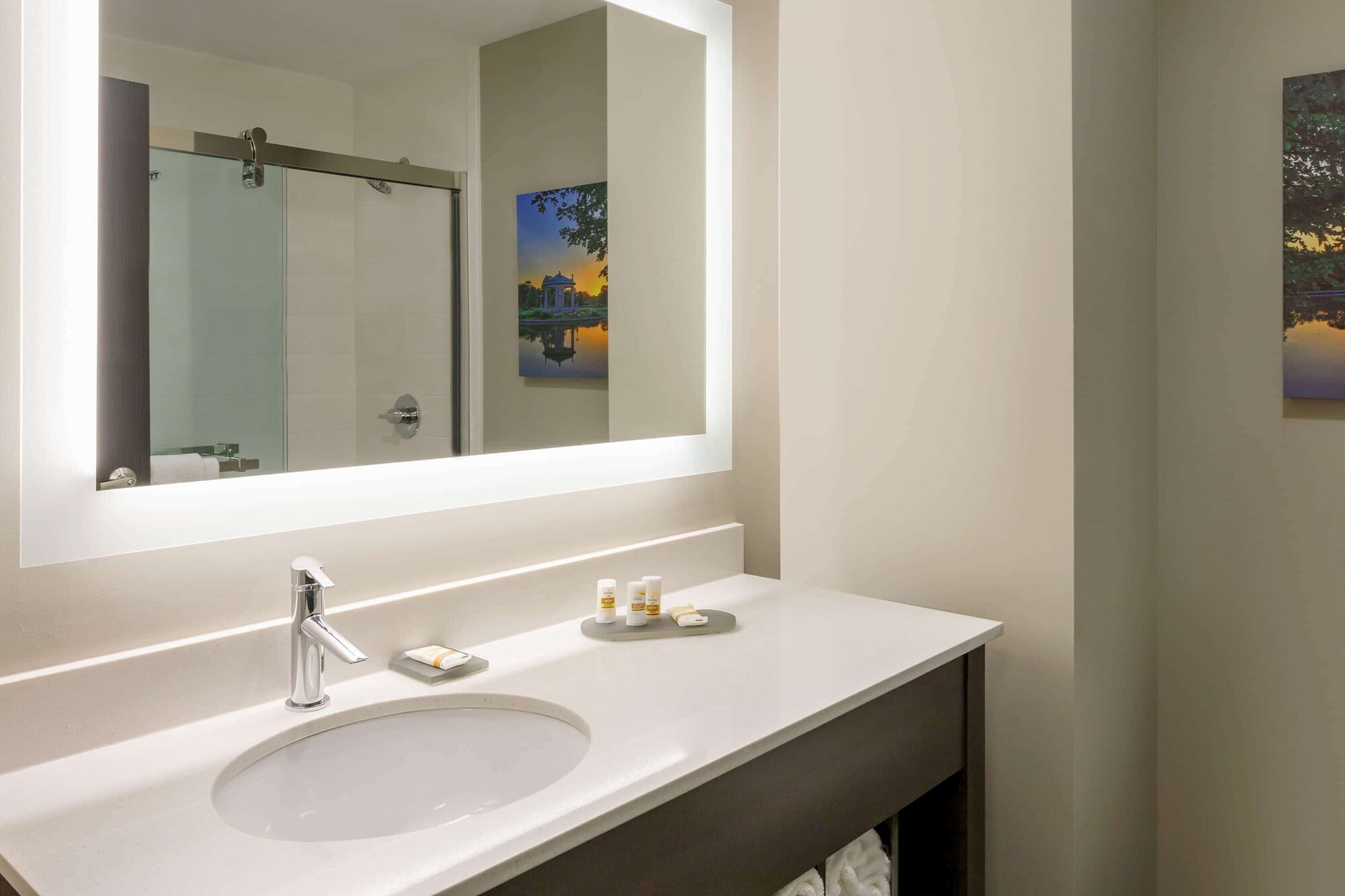 غرفة بسرير كينج لذوي الإعاقة، La Quinta Inn & Suites by Wyndham St Louis Route 66 2/2