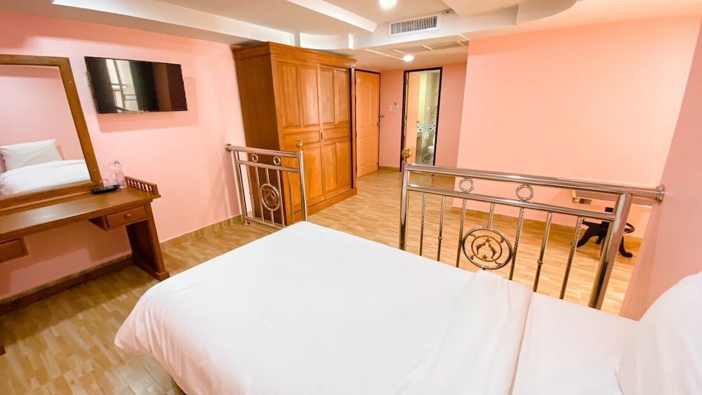A.A. Pattaya Golden Beach Hotel 18/43