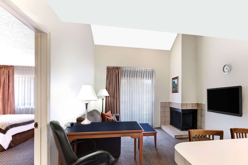 Craigshire Suites - Arlington 29/34