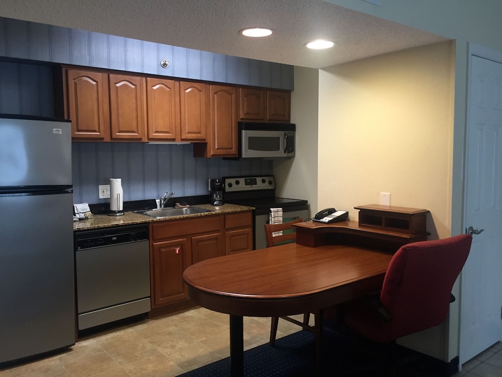 DORAL INN & SUITES MIAMI AIRPORT WEST 26/43