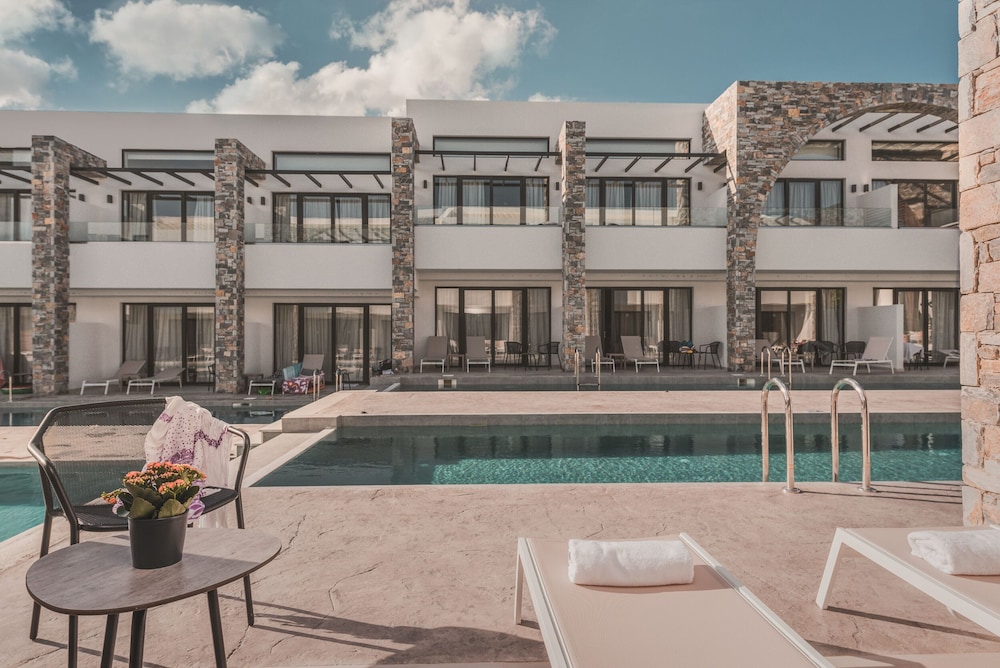 Cavo Suites - Adults Only 32/33