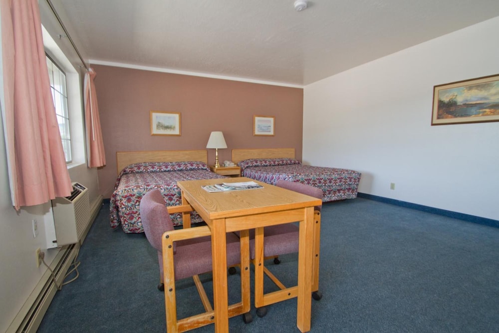Brooks Street Motor Inn 25/30