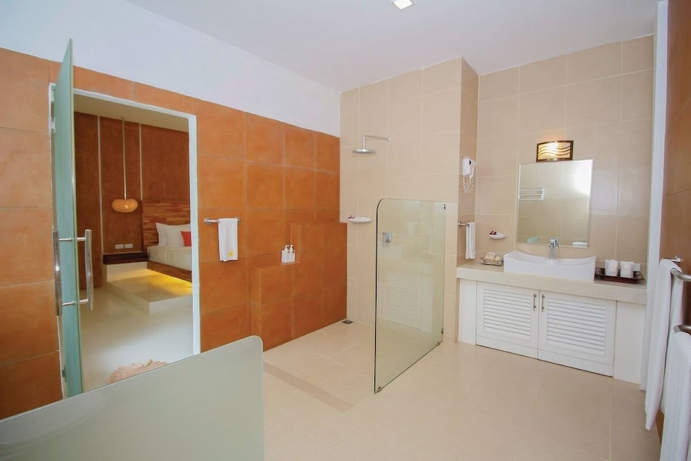 Summer Luxury Beach Resort and Spa 15/71
