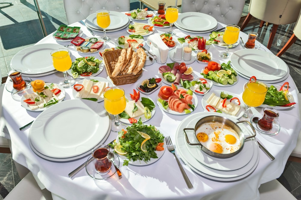 Cevheri S Hotel 34/53
