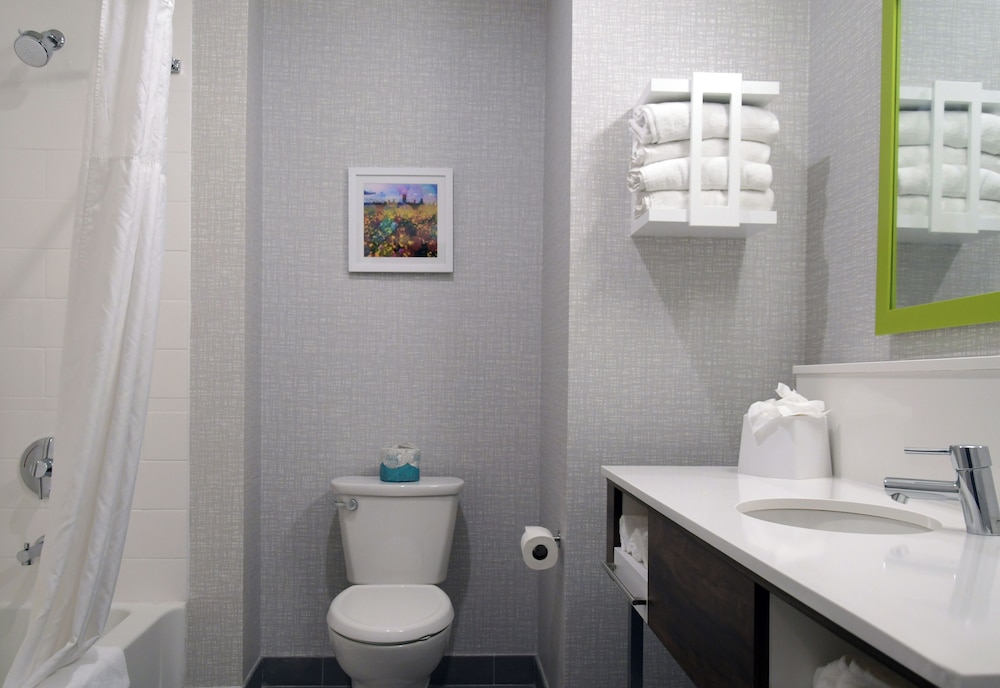 Hampton Inn Glendale Milwaukee, WI 34/42