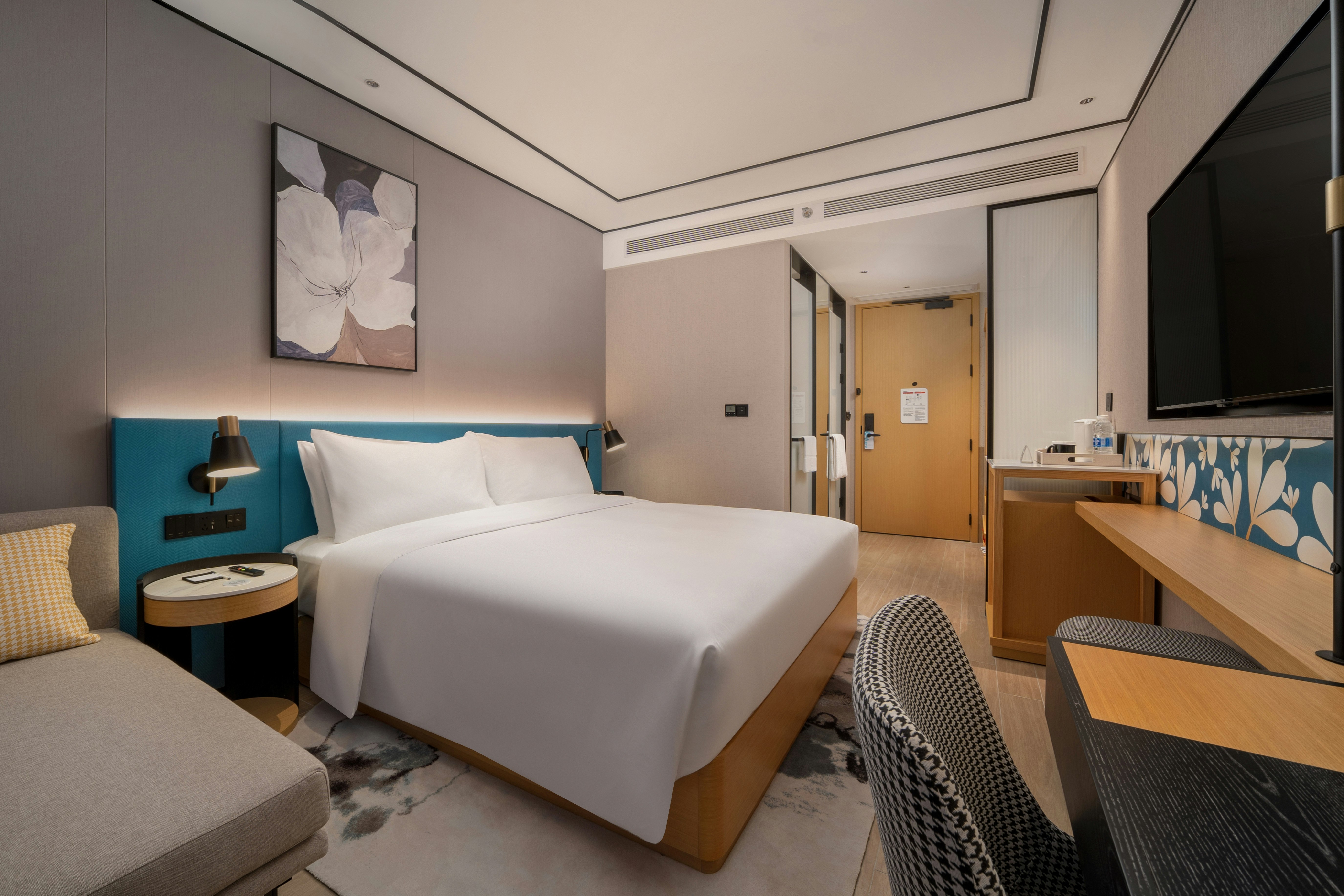 GUEST ROOM, KING BED, HIGH FLOOR
