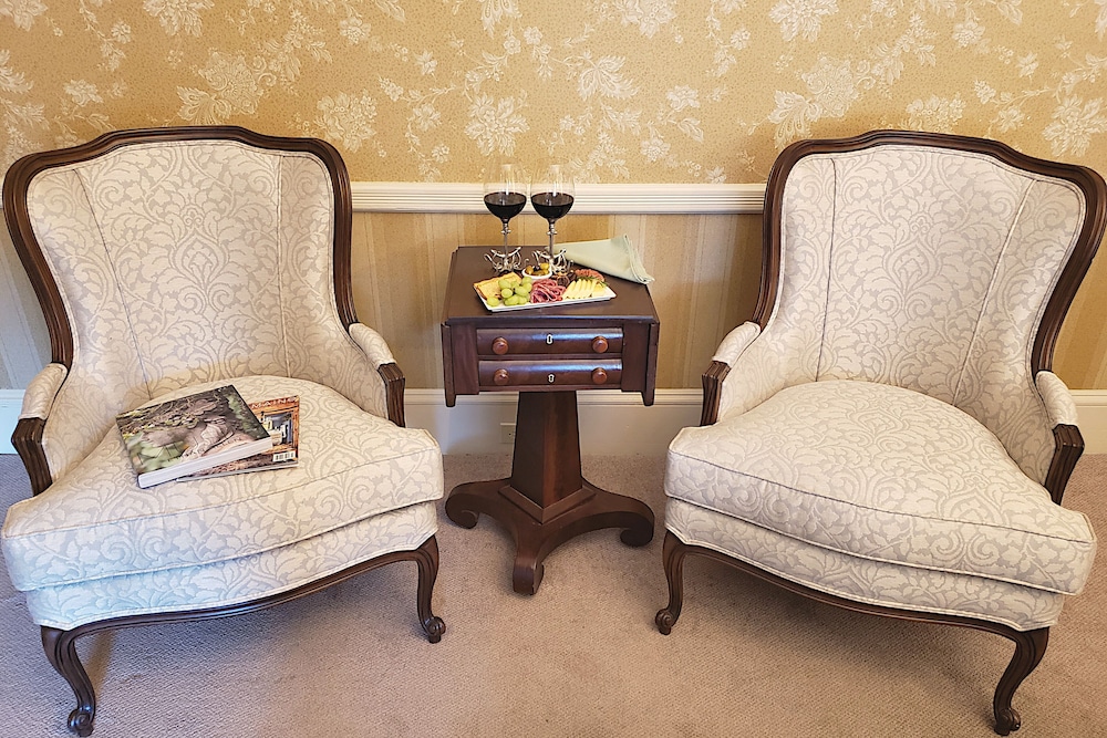 Primrose Inn 21/80
