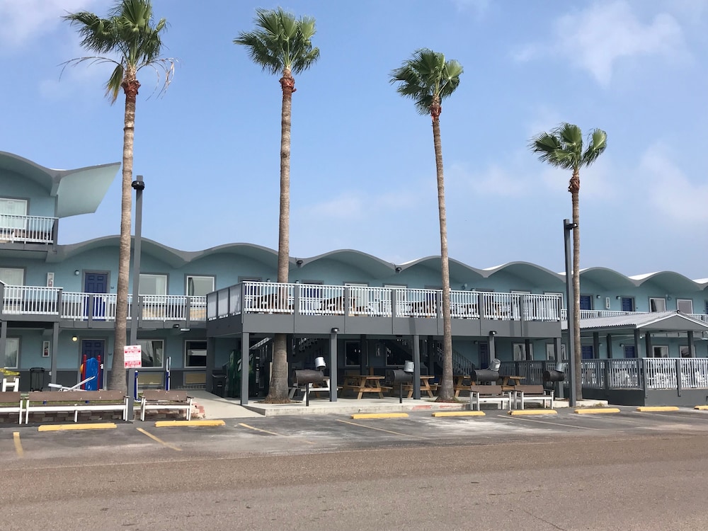 Blue Wave Inn 6/50